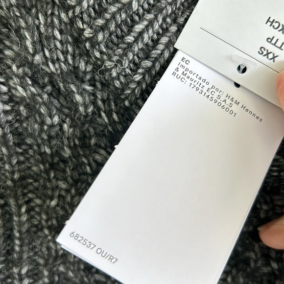 NWT H & M Divided Sweater - Picture 5 of 6
